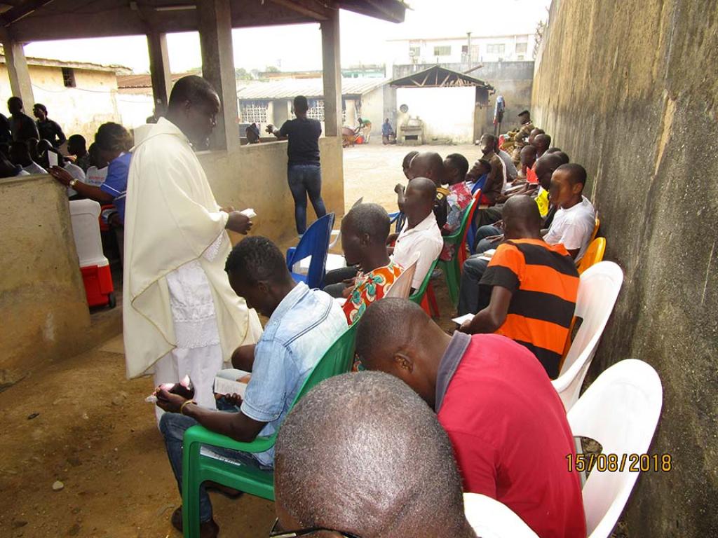 Ferragosto insieme ai detenuti della prigione di Aboisso in Costa d'Avorio